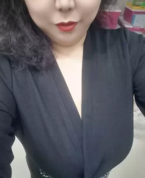 E乃大熟美妞