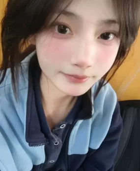 清秀可爱的兼职小妹