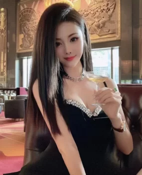 性感火辣黑丝御姐胸挺修长美腿服务态度好没脾气