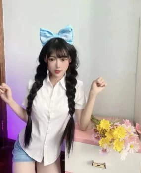 鲜花店花艺唯美清纯干净00后白皙小姐姐