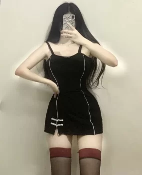 妹子后入很敏感，反应强烈哇哇叫，可舌吻