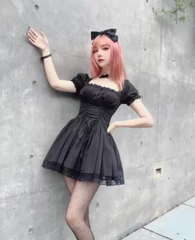 匀称苗条身材嘴角有颗美人痣JK制服00后小姐姐