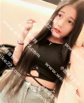 偶尔兼职的年轻精致小妹