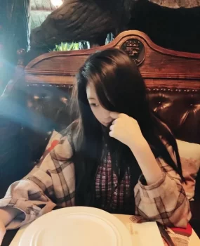 19岁娇小可爱的妹子