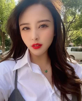 山西大同新茶到店，妹妹身材火辣。小逼紧致水又多，制服丝袜随便选。小道具随便玩