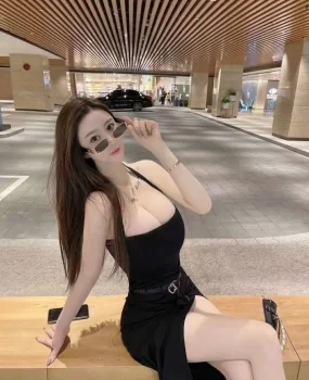 推荐—大同市极品三通美女帝王服务，前凸后翘的，爽的一批！